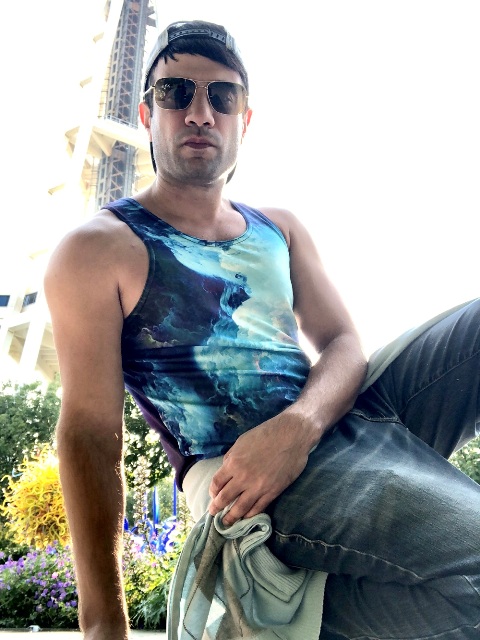 Joey in front of Space Needle low